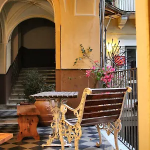 https://cortile-stesicoro.catania-hotels.net